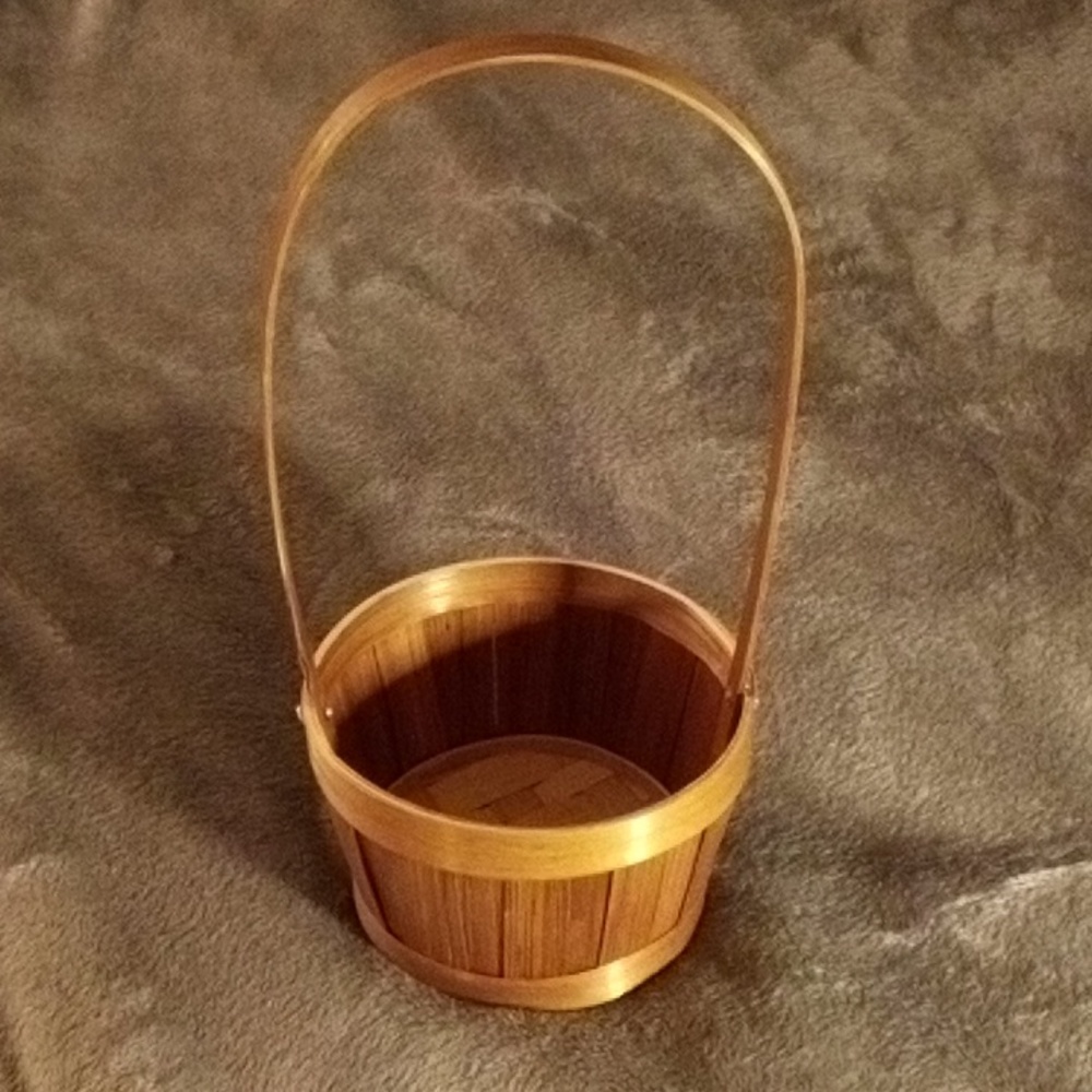 SMALL BASKET WITH HANDLE